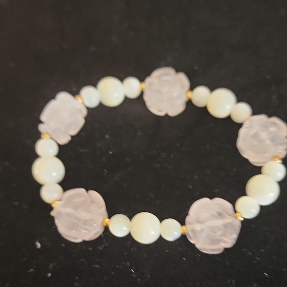 Jewelry - Elegant Floral Beaded Bracelet